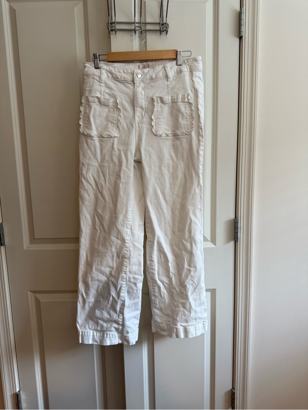House of Halle White Scalloped Pocket Cropped Jeans